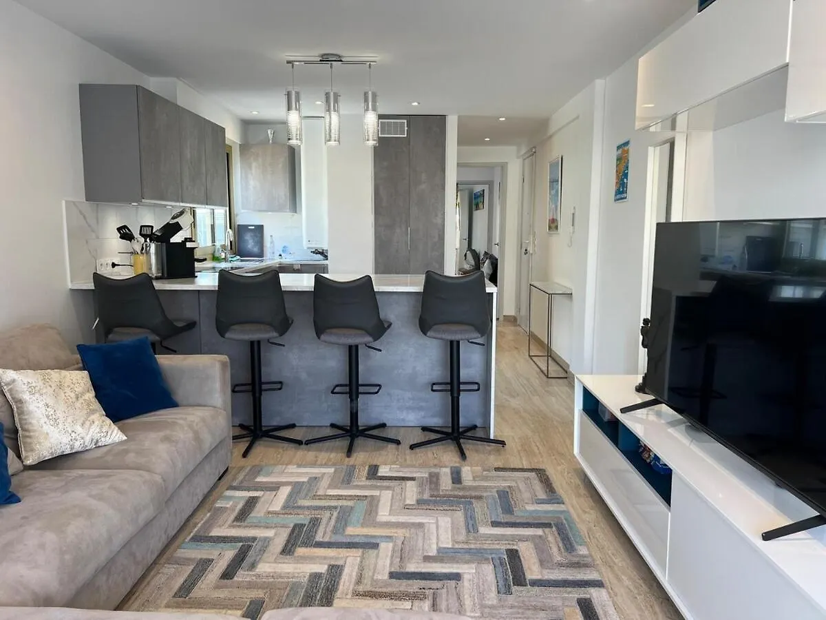 Sea View, Top Floor Facing Port Canto In Palm Beach Cannes Apartment