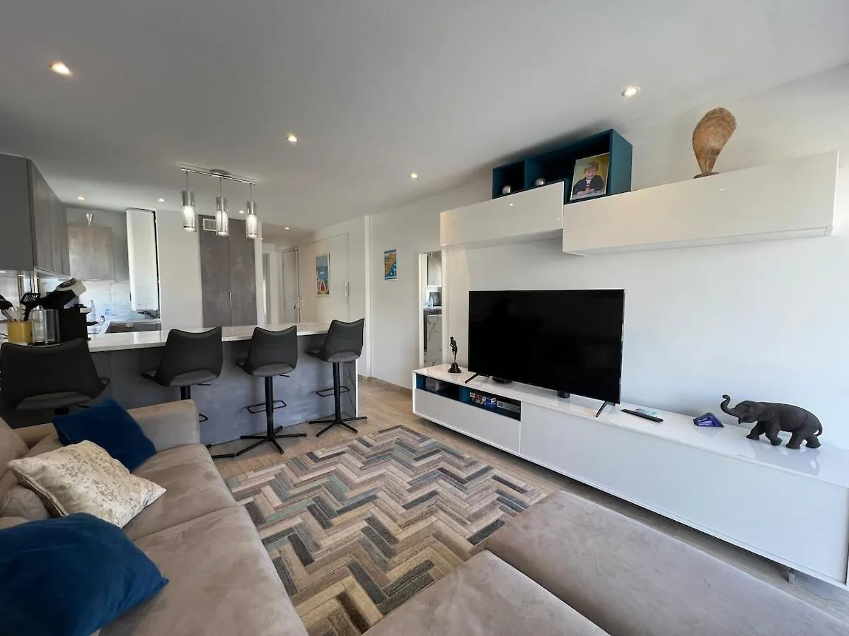 Sea View, Top Floor Facing Port Canto In Palm Beach Cannes 0*,  France