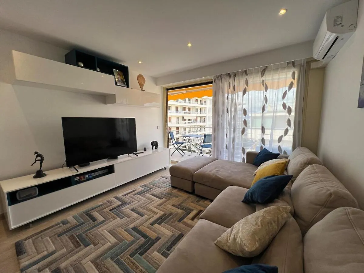 Sea View, Top Floor Facing Port Canto In Palm Beach Cannes